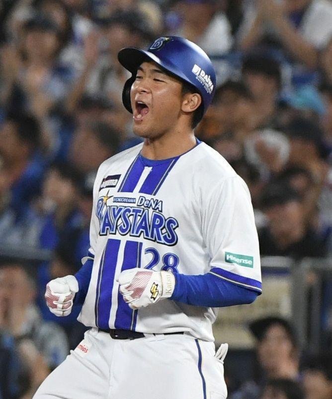 ５回、勝又は中前適時打を放ち、雄叫びを上げる（撮影・佐藤厚）