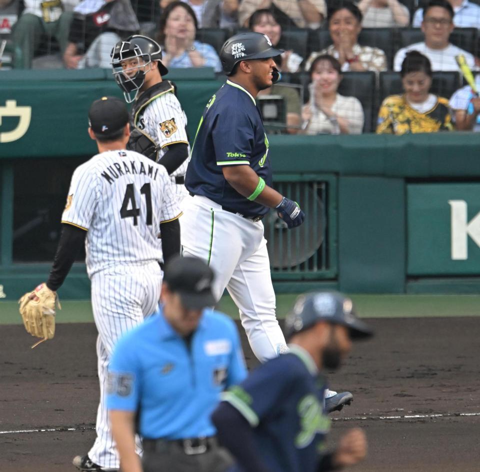 １回、満塁の好機に凡退するセデーニョ（撮影・飯室逸平）