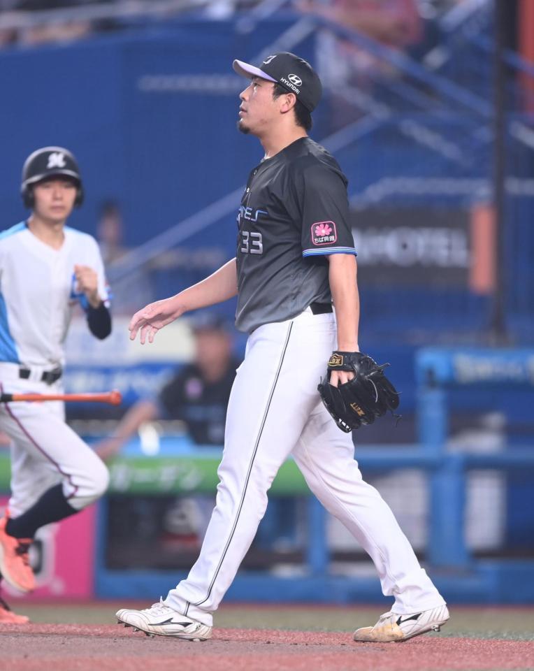 ６回、太田に逆転の２点適時二塁打を打たれた２番手・八木（撮影・開出牧）
