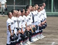 八鹿に勝利し、校歌を歌う社ナイン（撮影・中田匡峻）