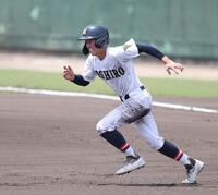 ６回、二盗を決める社・光武義生（撮影・中田匡峻）