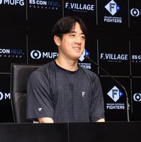 監督選抜でのオールスター選出が決まり、笑顔を見せる北山（撮影・中島達哉）