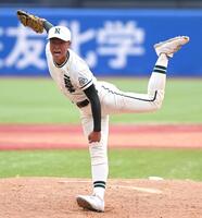 ５回途中から２番手として登板した二松学舎大付・小高稜真（撮影・堀内翔）