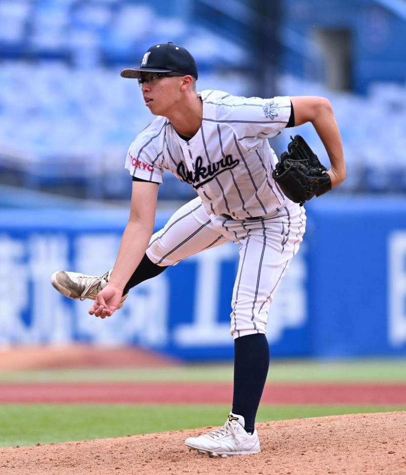 ５回途中から２番手として登板した岩倉・佐藤海翔（撮影・堀内翔）