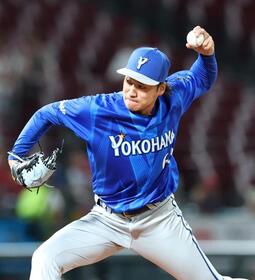 ５回から登板する岩田（撮影・北村雅宏）