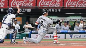 　９回、西川が空振り三振に倒れ試合終了