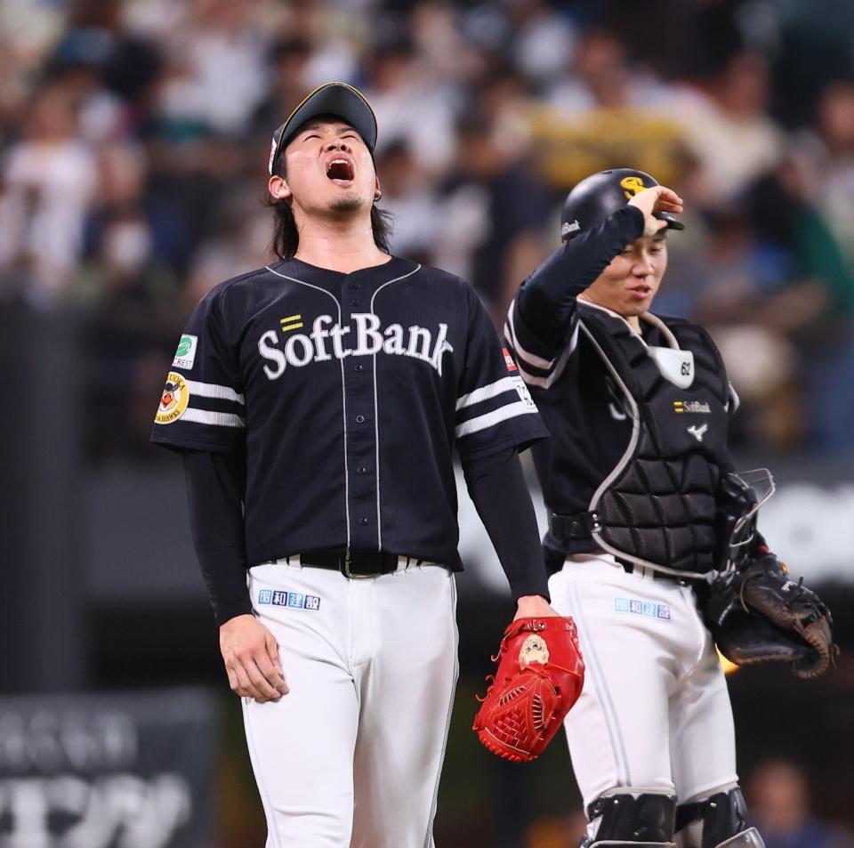 日本ハムに勝利をあげるもソロを浴び、悔しがる杉山（左）＝撮影・中島達哉
