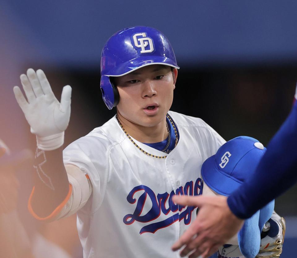 ４回、ソロを放ち生還する村松（撮影・西田忠信）