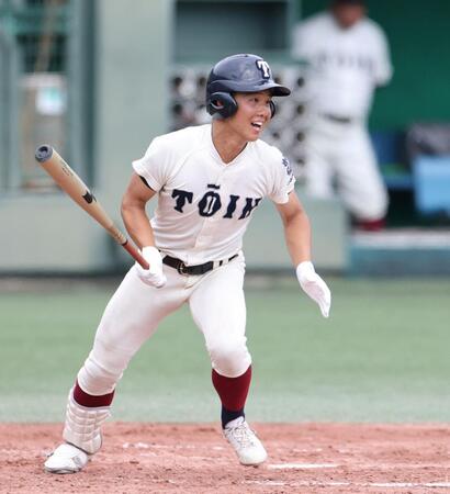 ２回、右前打を放つ大阪桐蔭・黒川虎雅（撮影・中田匡峻）