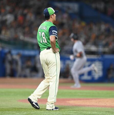 ６回、ダルベック（後方）に右越え２ランを打たれた奥川（撮影・開出牧）