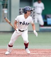 ２回、右前打を放つ大阪桐蔭・黒川虎雅（撮影・中田匡峻）