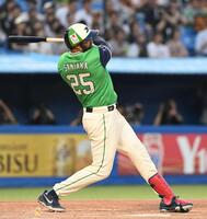 ３回、先制の右越えソロを放つサンタナ（撮影・開出牧）