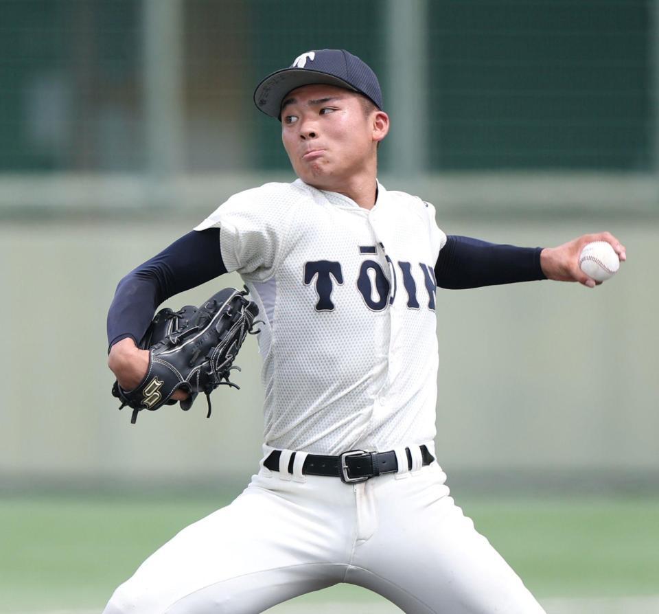 １回、力投する先発投手の大阪桐蔭・小川蒼介（撮影・中田匡峻）
