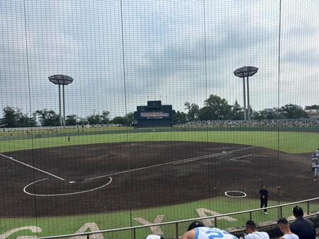 試合開始前からスタンドが超満員になったサーティーフォー保土ケ谷球場