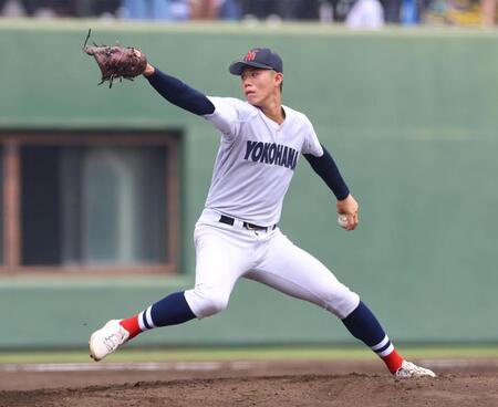 先発し力投する横浜・小林鉄三郎（撮影・石井剣太郎）