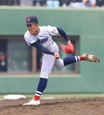 力投する横浜・織田翔希（撮影・石井剣太郎）