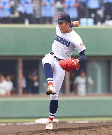 力投する横浜・織田翔希（撮影・石井剣太郎）