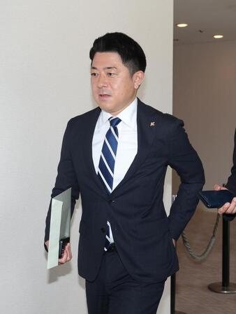 会議に出席したロッテ・高坂俊介球団社長（撮影・佐々木彰尚）