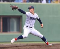 先発し力投する横浜・小林鉄三郎（撮影・石井剣太郎）