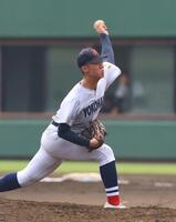 先発し力投する横浜・小林鉄三郎（撮影・石井剣太郎）