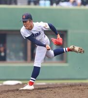 力投する横浜・織田翔希（撮影・石井剣太郎）