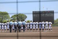 勝利し校歌を歌う社ナイン