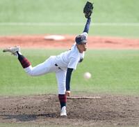 ３回、力投する先発投手の関大北陽・西脇舜翔（撮影・中田匡峻）