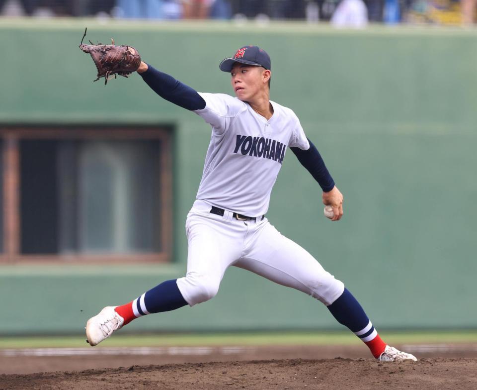 先発し力投する横浜・小林鉄三郎（撮影・石井剣太郎）