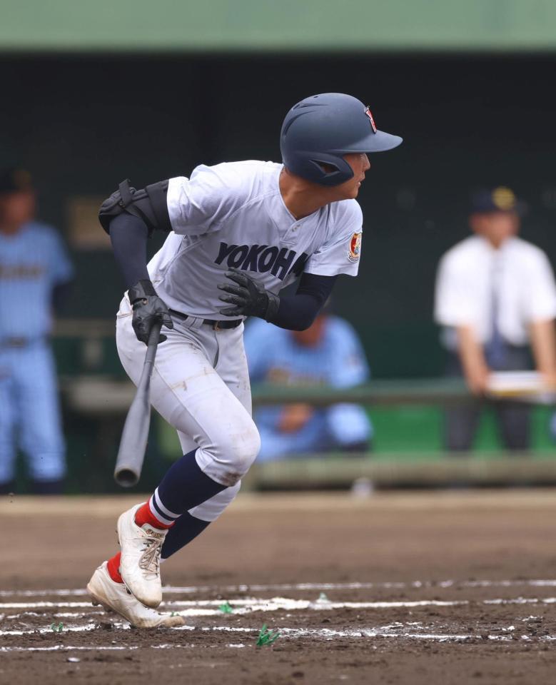 １回、先制適時打を放つ横浜・田島陽翔（撮影・石井剣太郎）