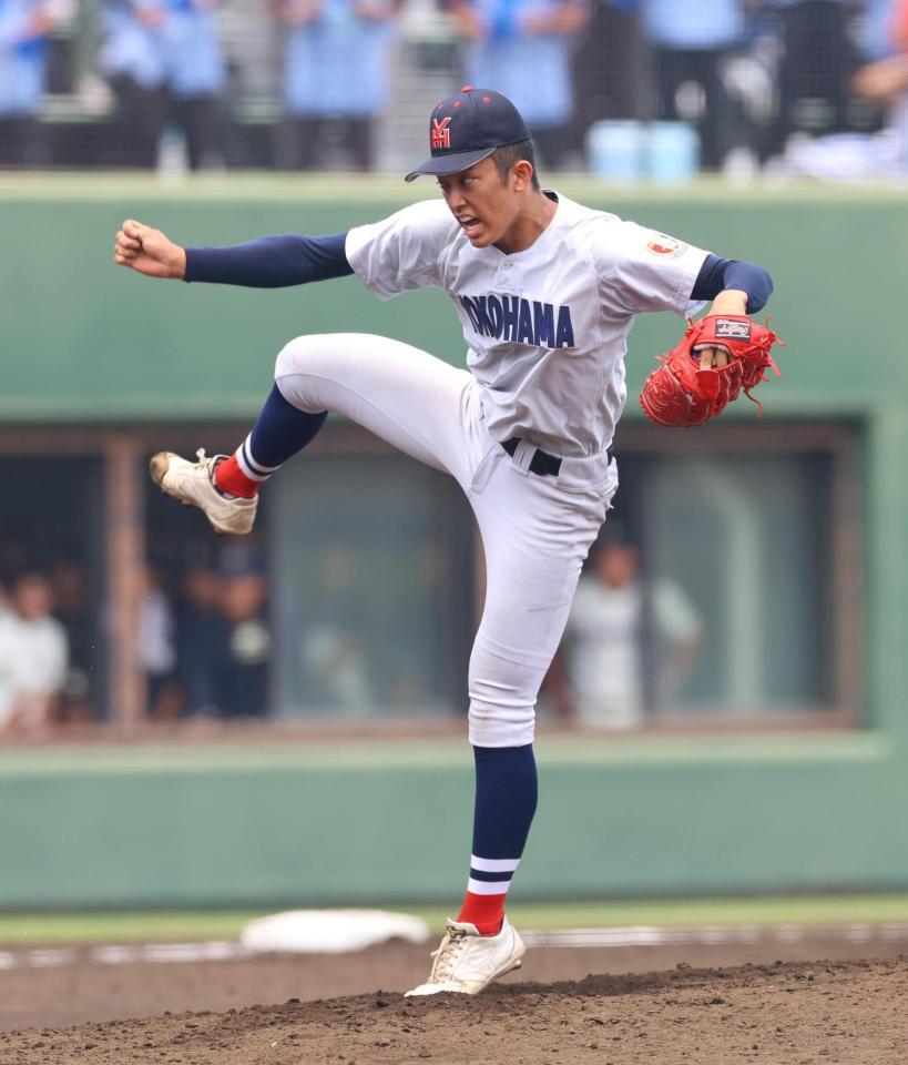 力投する横浜・織田翔希（撮影・石井剣太郎）