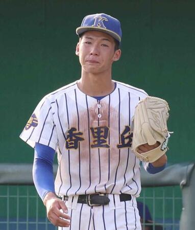 　関大北陽に敗れ、涙を流す香里丘・岡本（撮影・中田匡峻）