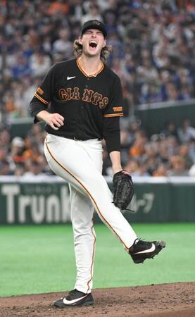 ６回、村松に死球を与え、悔しがるウィットリー（撮影・佐藤厚）