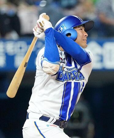 ７回、勝又が右越えに満塁本塁打を放つ
