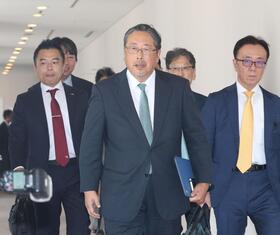 会議に出席した福岡ソフトバンク・後藤芳光オーナー代行（中央）＝撮影・佐々木彰尚