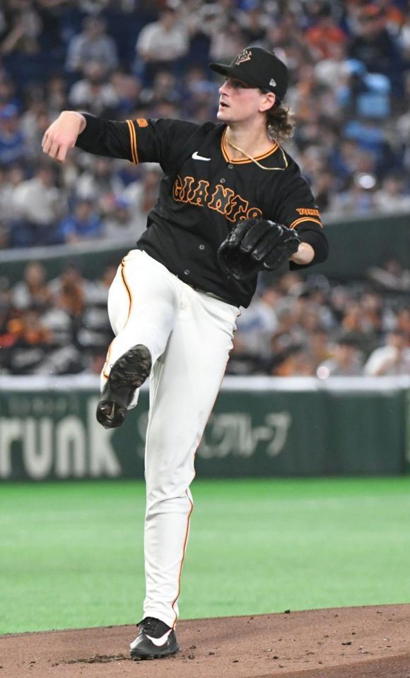 中日打線に立ち向かう巨人・フォレスト・ウィットリー＝東京ドーム（撮影・佐藤厚）