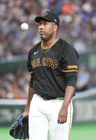９回表、２点を失い降板するバルドナード（撮影・佐藤厚）