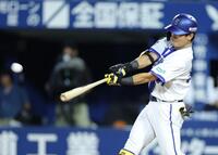 ４回、右越えに２点二塁打を放つ林（撮影・西岡正）