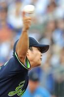 ＤｅＮＡ打線を相手に力投する松本（撮影・西岡正）