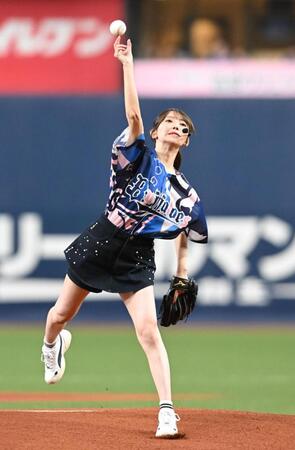 セレモニアルピッチを務める乃木坂４６・黒見明香（撮影・高部洋祐）