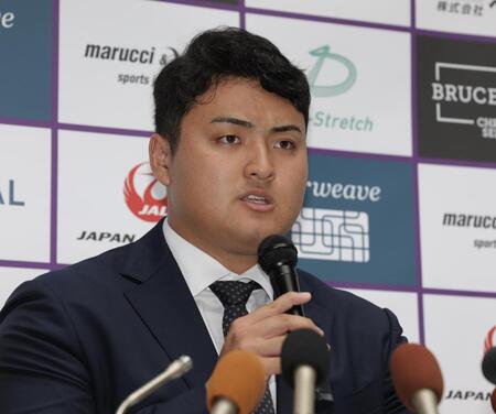マーリンズ入りを発表するスタンフォード大・佐々木麟太郎