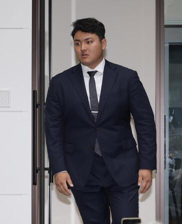 会見に臨むスタンフォード大・佐々木麟太郎