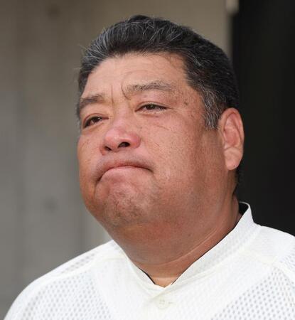 大阪立命館に敗れ、悔しそうな表情を見せる大阪桐蔭・西谷浩一監督（撮影・中田匡峻）