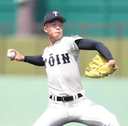 １回、力投する先発投手の大阪桐蔭・吉岡貫介（撮影・中田匡峻）