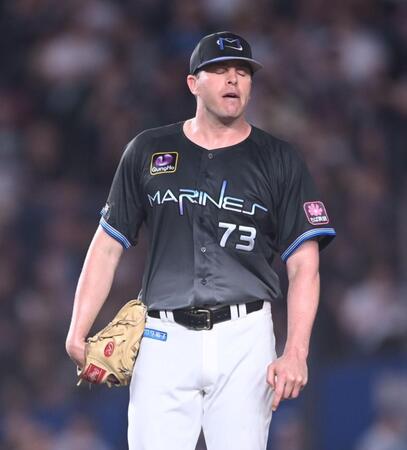 ６回、柳田に中前２点適時打を打たれたロング（撮影・開出牧）