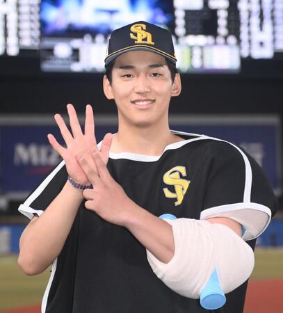 今季７勝目を挙げ会心の笑みを浮かべる前田悠（撮影・開出牧）