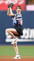 セレモニアルピッチを務める乃木坂４６・黒見明香（撮影・高部洋祐）