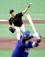 １回、細川（手前）と対決する小笠原（撮影・佐藤厚）