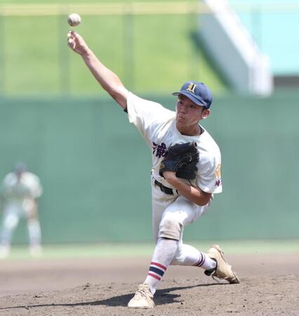 ３番手で登板したエースの県浦和・渡辺雄太（撮影・伊藤笙子）
