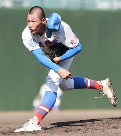力投する先発の花咲徳栄・黒川凌大（撮影・伊藤笙子）