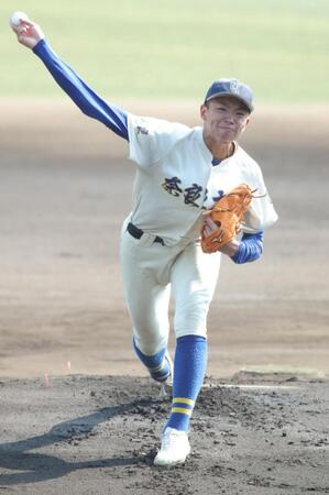 粘りのピッチングで９回を投げきった奈良大付・新城楓雅（撮影・坂部計介）